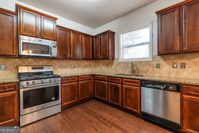 Building Photo - 214 Farm Manor Ct