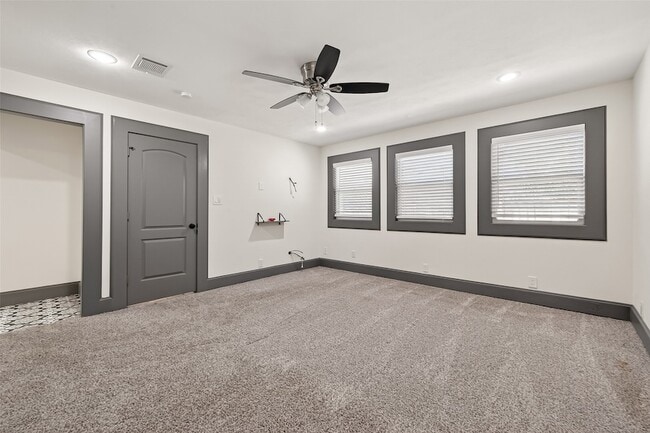 Building Photo - 10054 Cedardale Dr