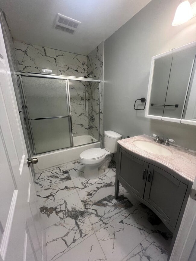 Building Photo - Newly Remodeled Home