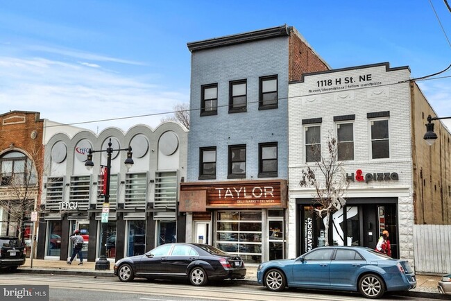 Building Photo - 531 3rd St NE