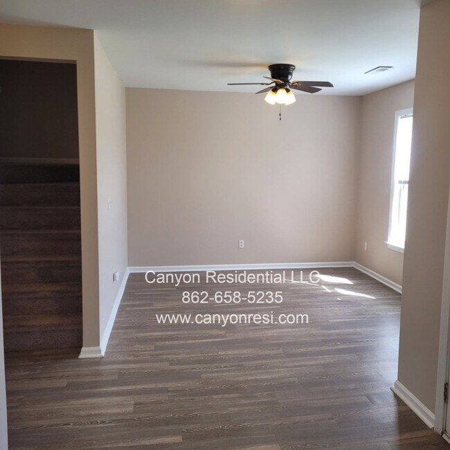 Building Photo - 4396 Moat Dr