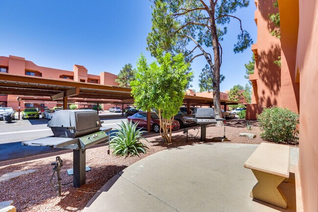 Building Photo - 12212 N Paradise Village Pkwy W