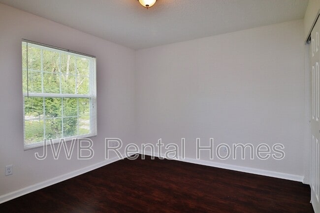 Building Photo - 5631 Leslie Rd