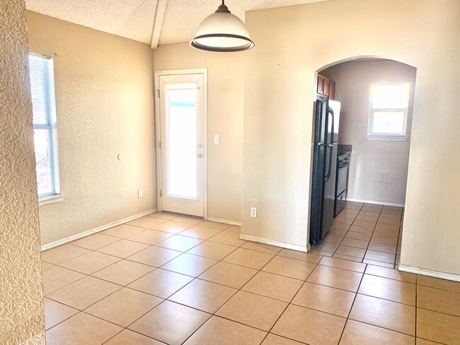 Building Photo - 7504 Howard St