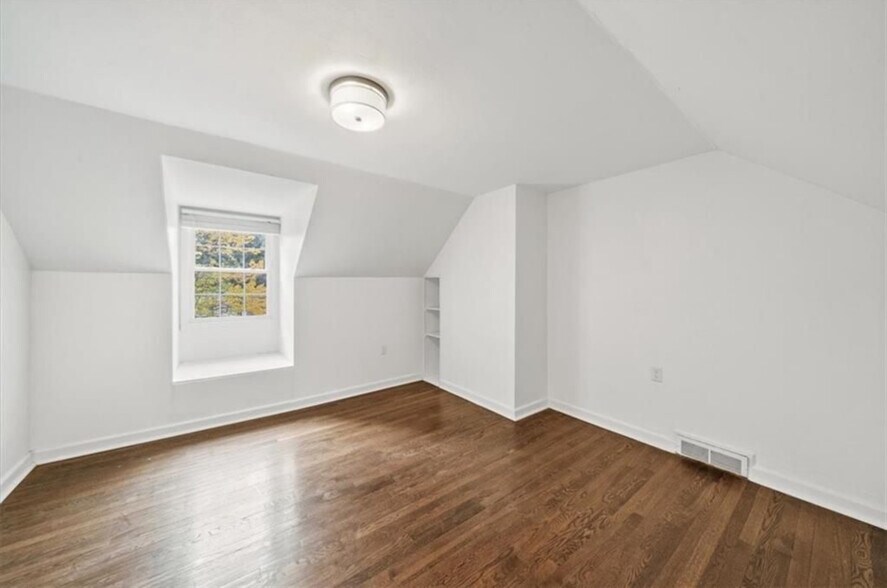 Building Photo - 3306 W 71st Ter