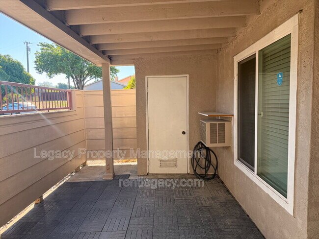 Building Photo - 7 Lancaster Cir