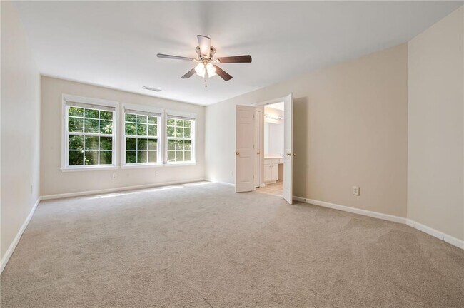 Building Photo - 3852 Roxfield Dr NE