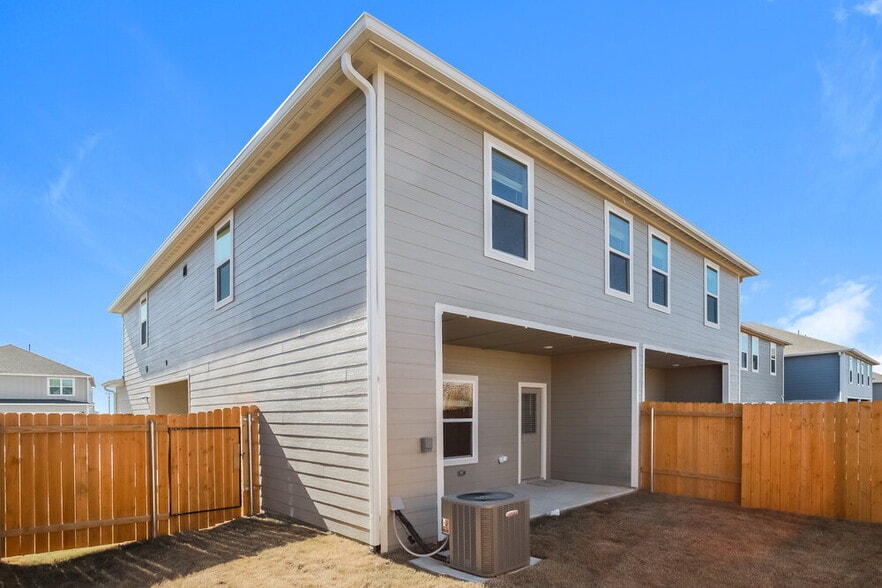 Building Photo - 220 Marsh Ln