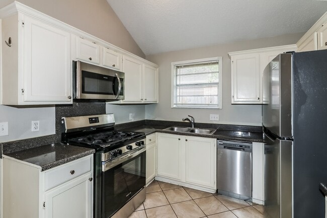 Building Photo - 6426 New World Dr