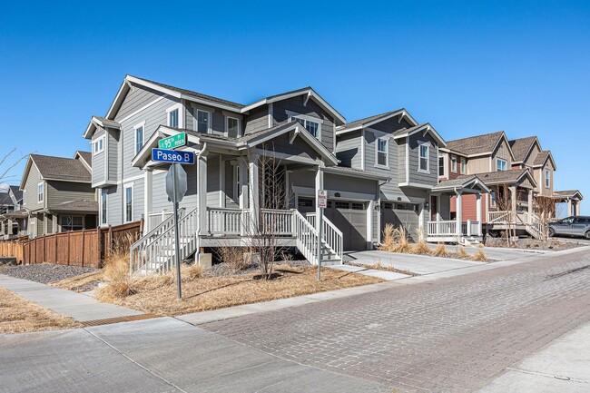 Building Photo - Beautiful 3 Bed 2.5 Bath Home Close to DIA!