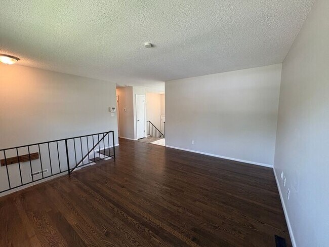 Building Photo - Comfortable 3-Bedroom Home with Fenced Yar...