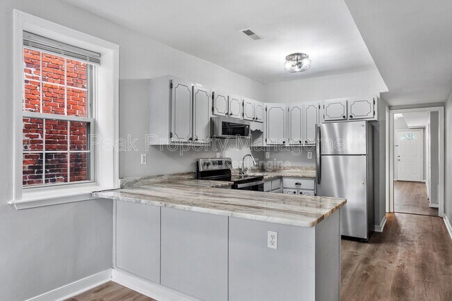 Building Photo - 612 N 32nd St