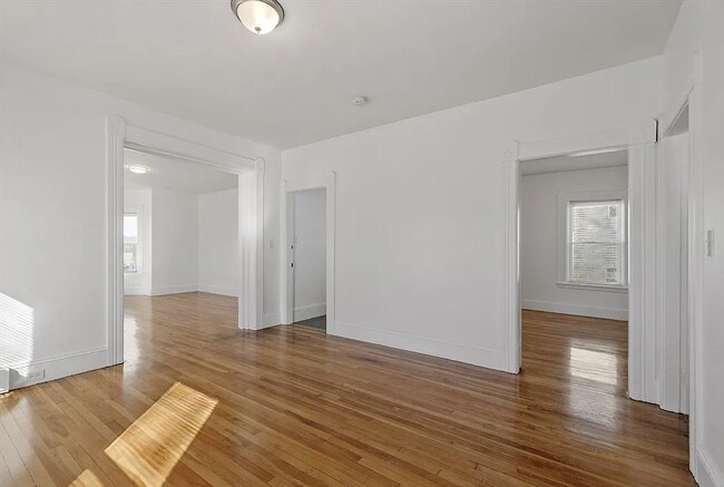 Building Photo - 18 Ingalls St