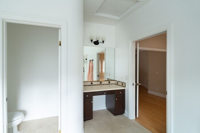 Building Photo - 8240 Sheffield Rd