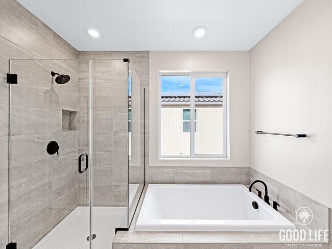 Building Photo - Never-Lived-In Modern 5BR Home with Private Backyard