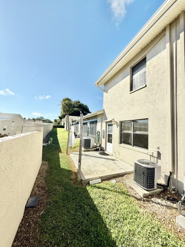 Building Photo - 2131 Ridge Rd S