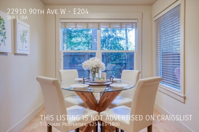 Building Photo - Beautifully Updated 1 Bedroom Condo w/Priv...