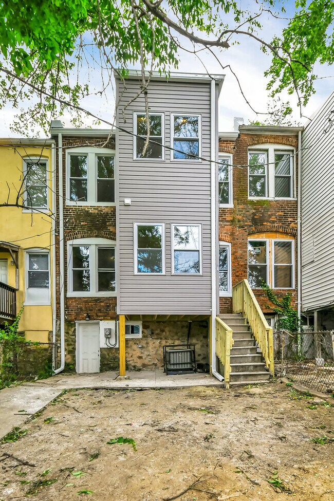 Building Photo - 3 Bedroom Rowhome- West Baltimore City