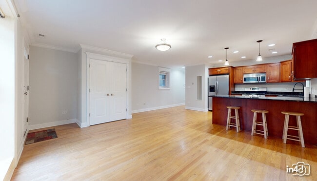 Building Photo - 1504 W Augusta Blvd