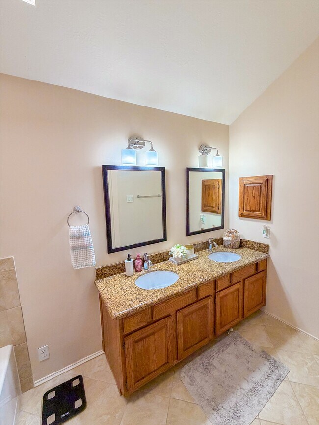 Building Photo - 13422 Blackbird Dr