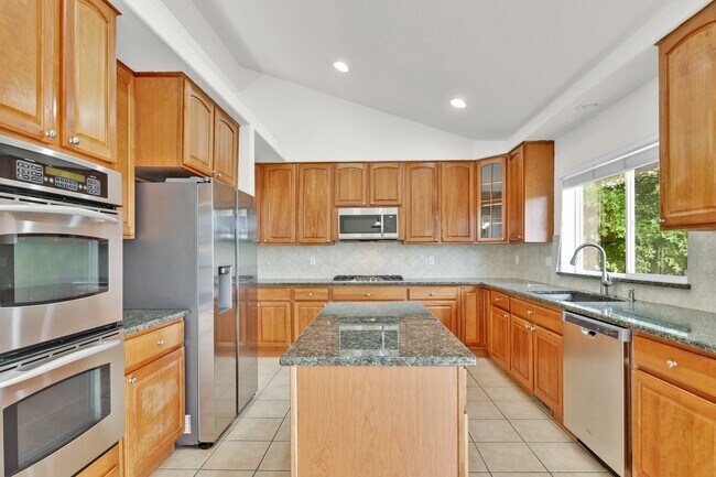 Building Photo - 705 Witchhazel Ct