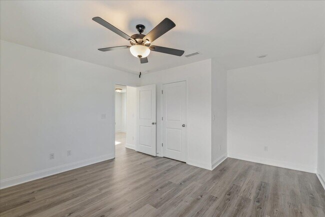 Building Photo - 5646 Native Oak Dr