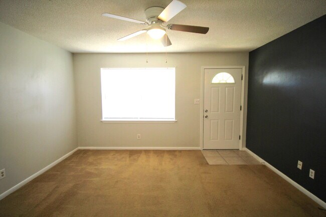 Building Photo - Gulf Breeze Rental: 3 Bedroom Brick Home w...