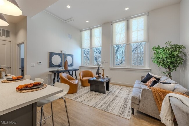 Building Photo - 25 E Spaulding St