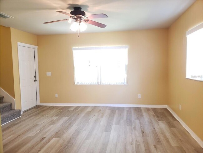 Building Photo - 1364 Fairway Dr