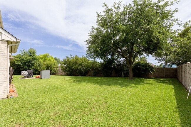 Building Photo - 44 Parkway Pl