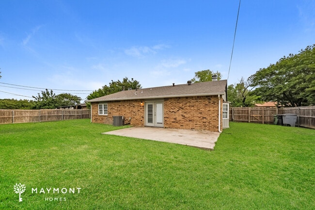Building Photo - 709 Lawndale Dr