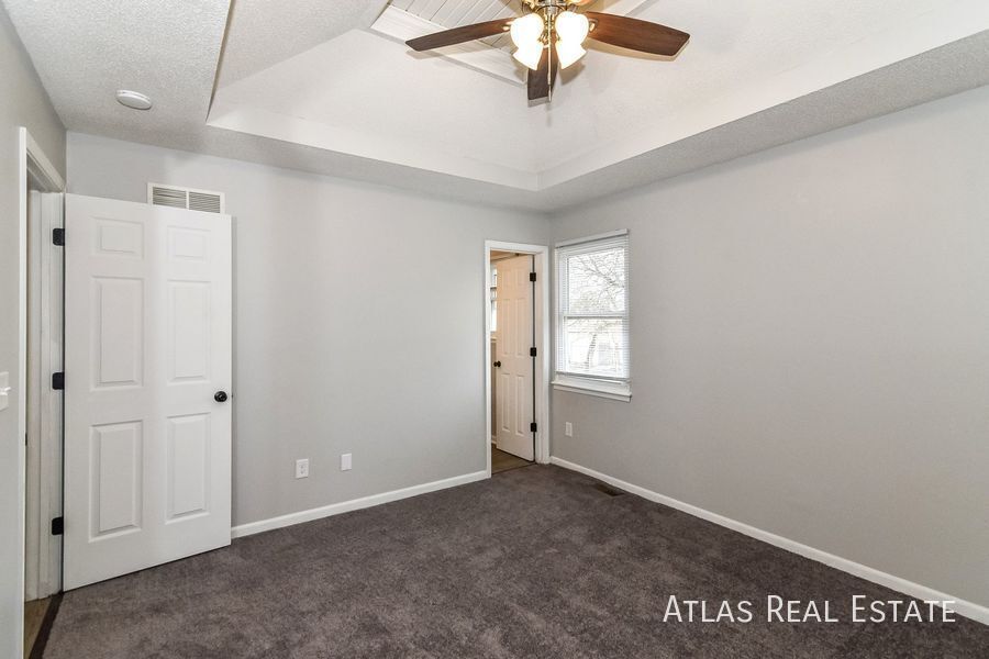 Building Photo - 710 S Park Dr