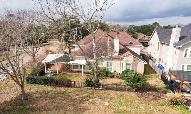 Building Photo - 7502 Holly Ct Estates Dr