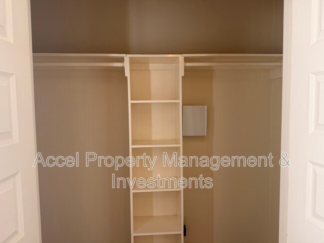 Building Photo - 209 Teak Dr