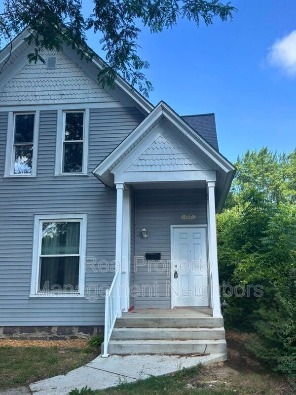 Building Photo - 1717 Plainfield Ave NE