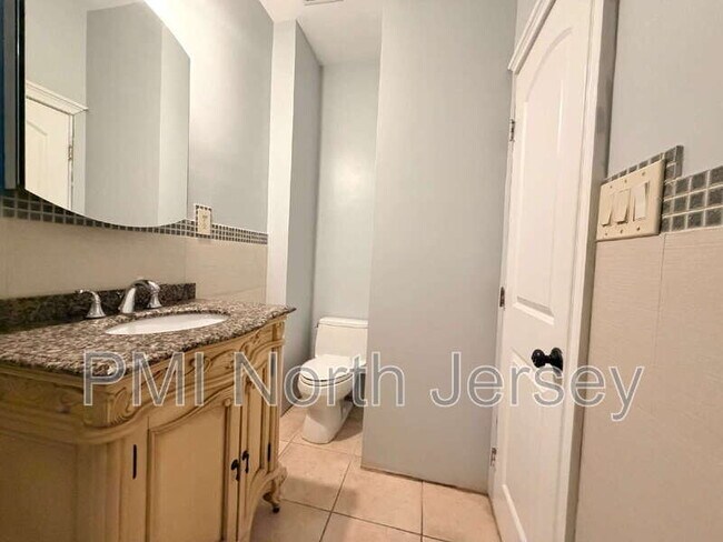 Building Photo - 227 Washington Ave