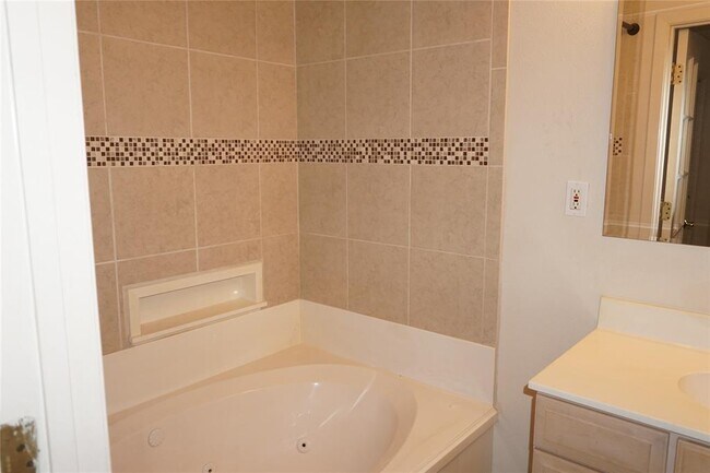 Building Photo - 1525 Ramada Dr