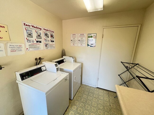 Building Photo - 540 S 5th St