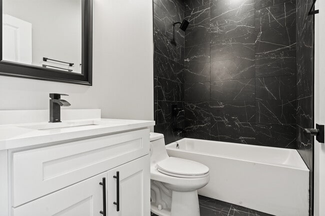 Building Photo - 2540 W Cortez St