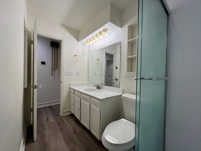 Building Photo - 3 Bedroom/2 Bathroom Home with Covered Pat...