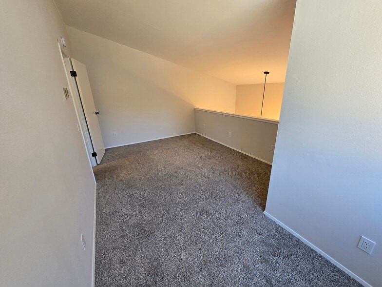 Building Photo - 12512 SE 42nd St