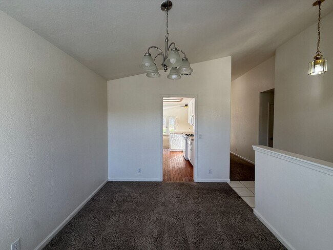 Building Photo - R71300