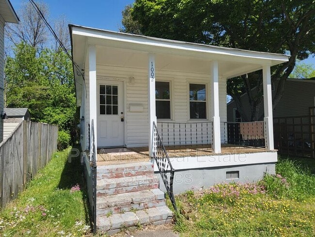 Building Photo - 1002 Woronoca Ave