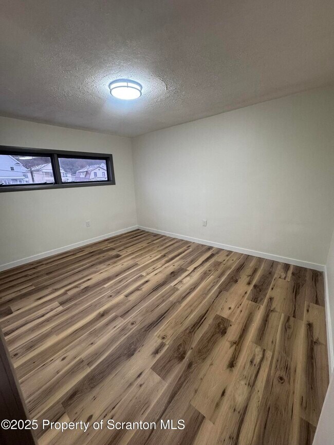 Building Photo - 638 Pear St