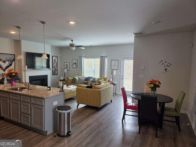 Building Photo - 7539 Knoll Hollow Rd