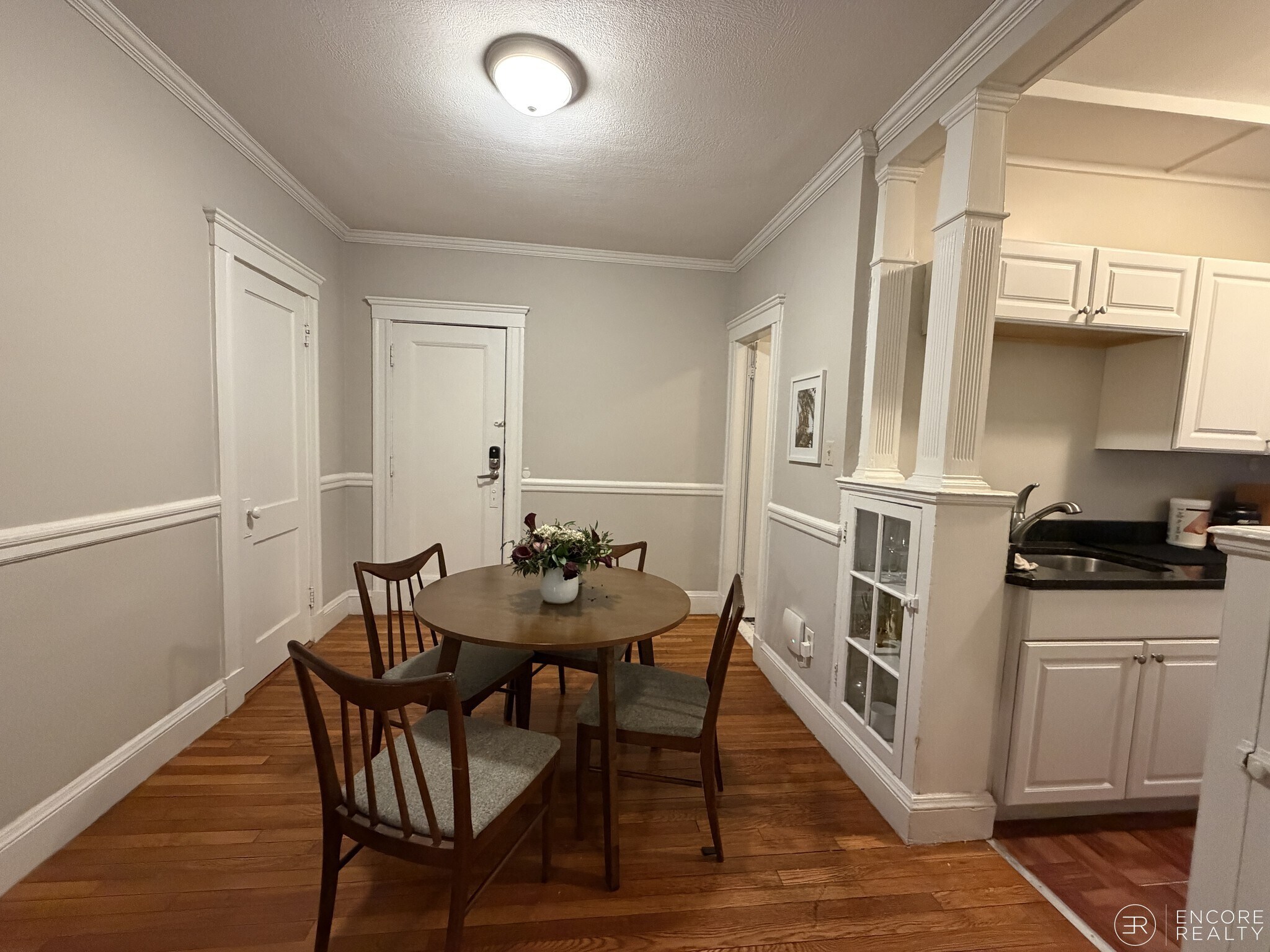 Building Photo - 11 Gray St