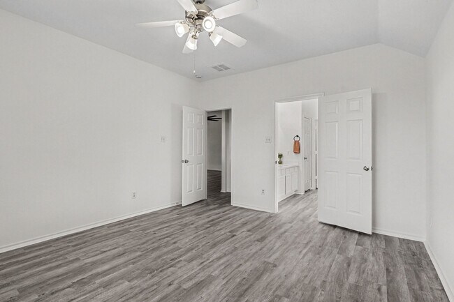 Building Photo - 18314 Manorcliff Ln