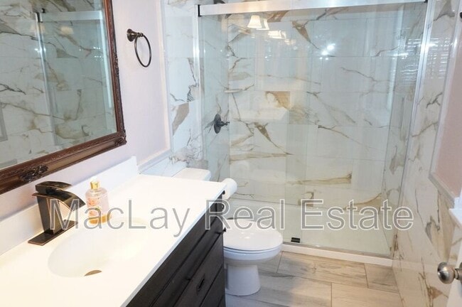 Building Photo - 10444 N 69th St