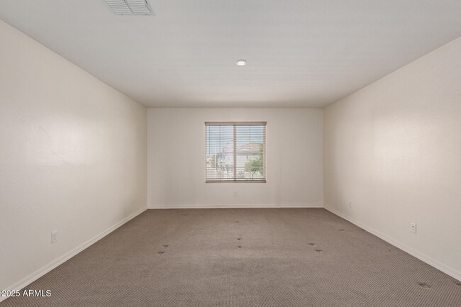 Building Photo - 905 S Canal Dr