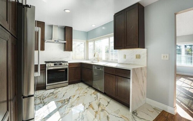 Building Photo - 24121 El Tiradore Cir